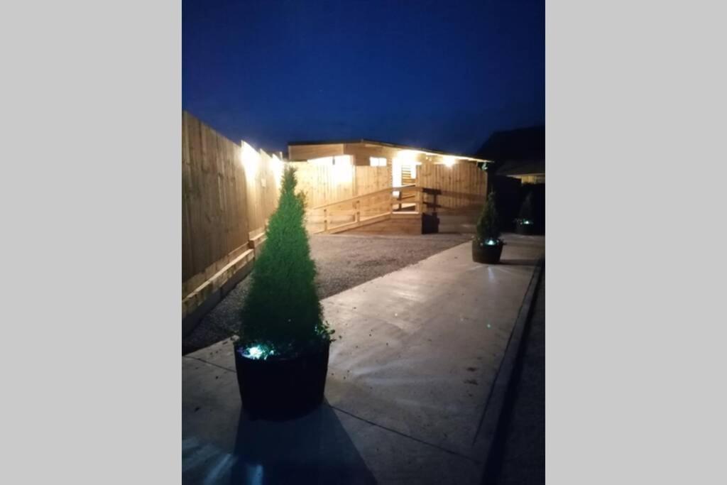Featheredge Corner Lodge Wells Esterno foto