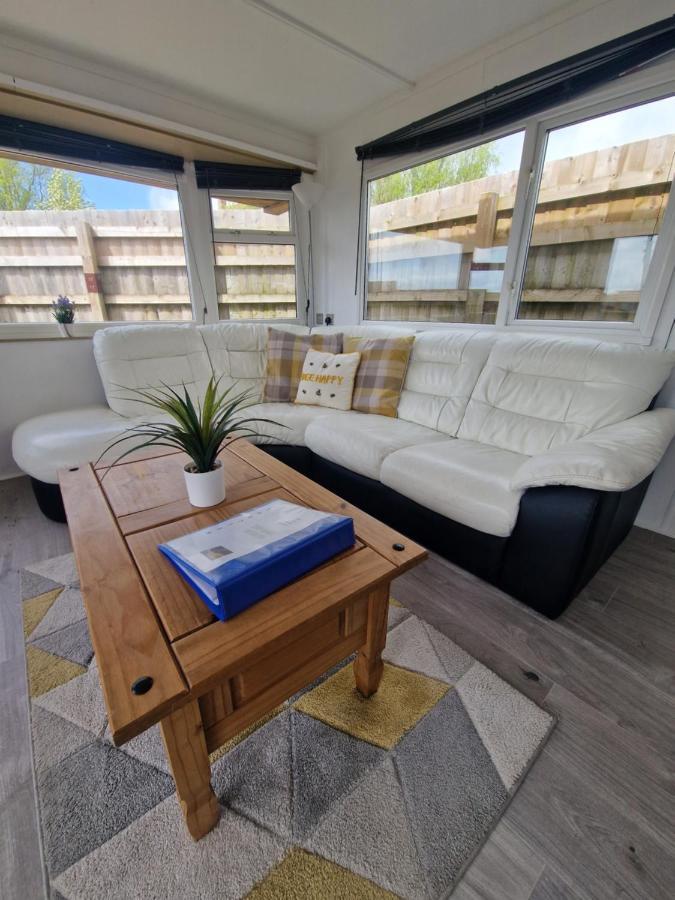 Featheredge Corner Lodge Wells Esterno foto