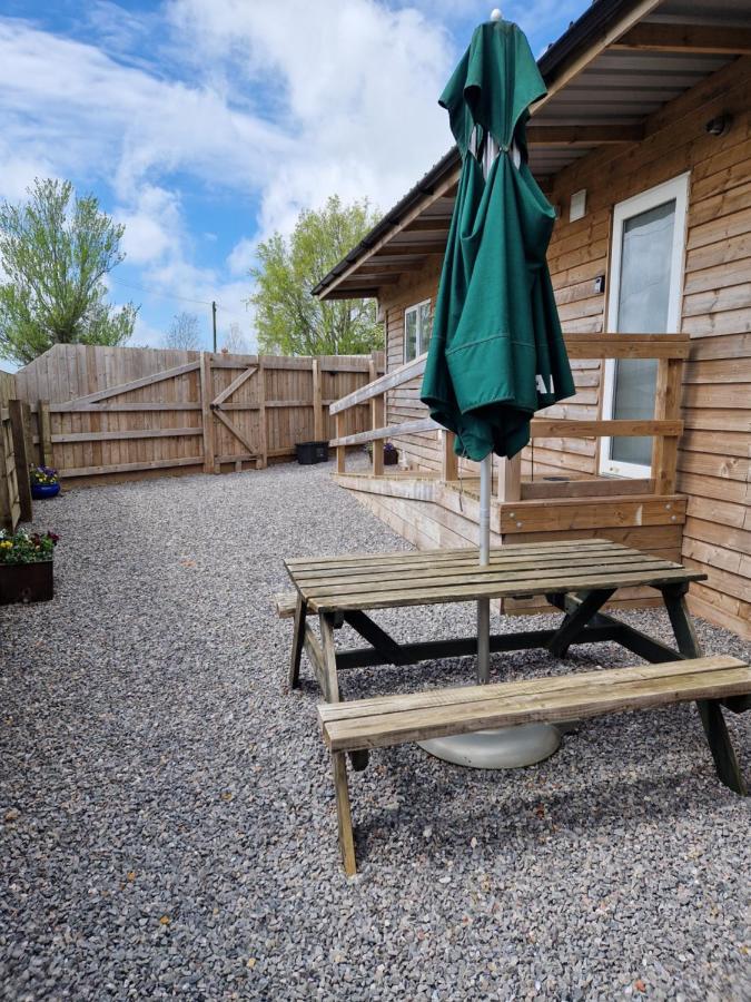 Featheredge Corner Lodge Wells Esterno foto