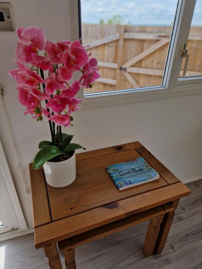 Featheredge Corner Lodge Wells Esterno foto