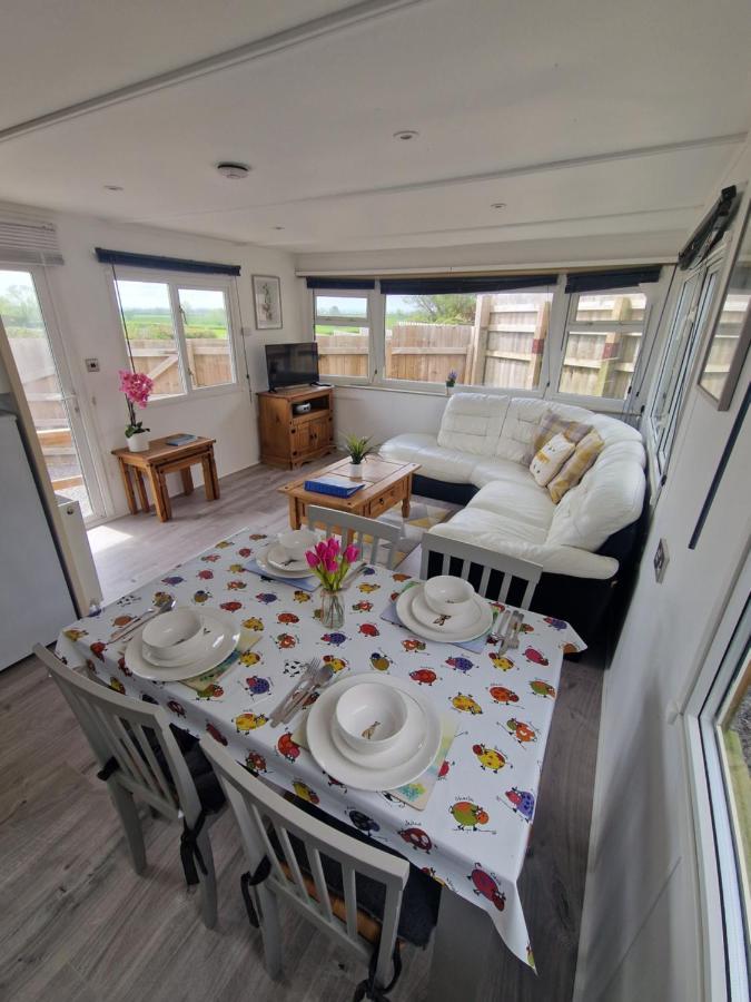 Featheredge Corner Lodge Wells Esterno foto