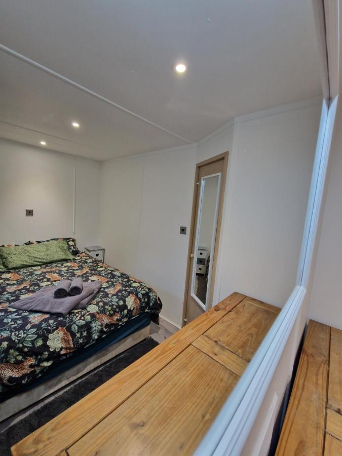 Featheredge Corner Lodge Wells Esterno foto