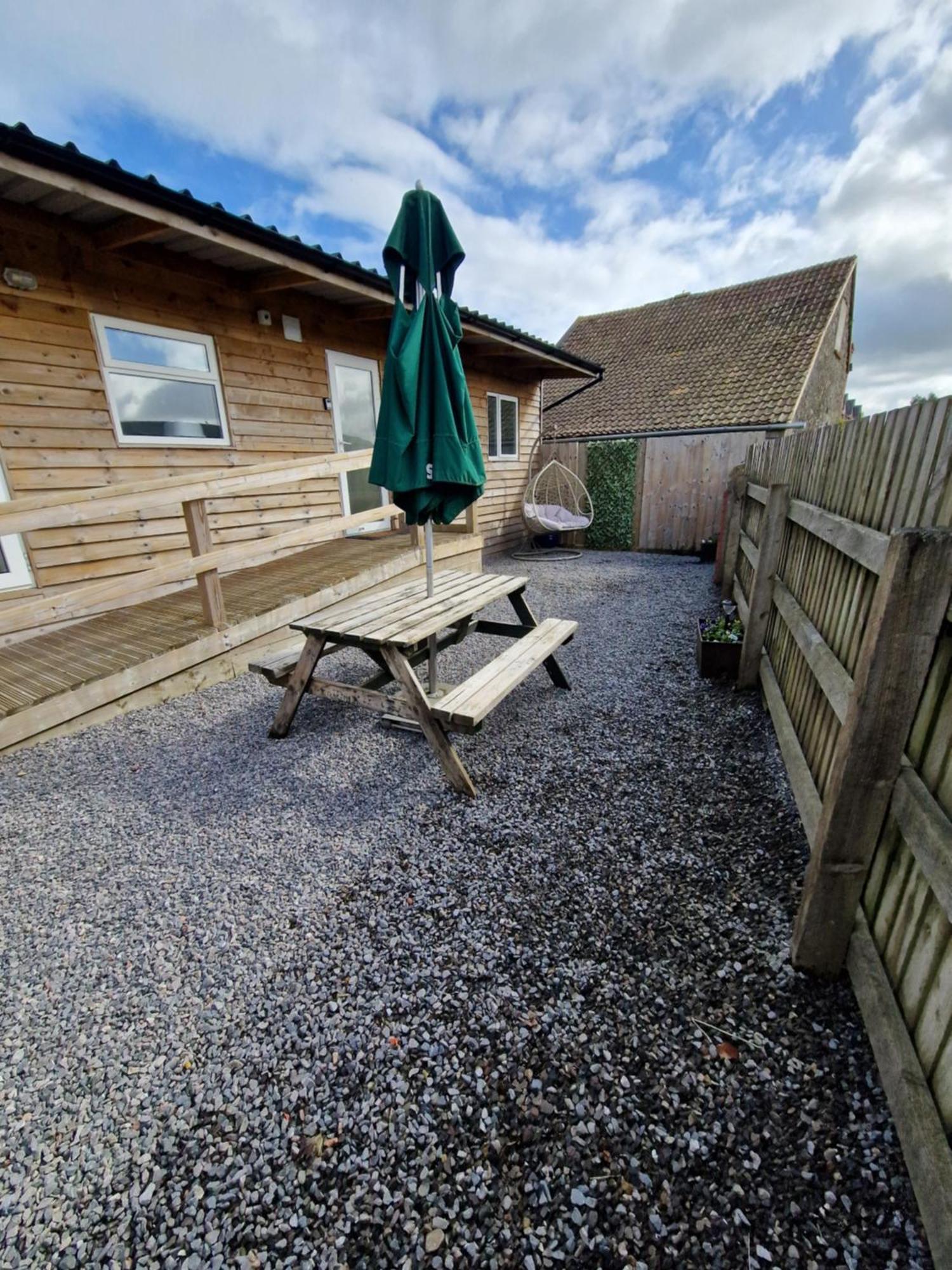 Featheredge Corner Lodge Wells Esterno foto