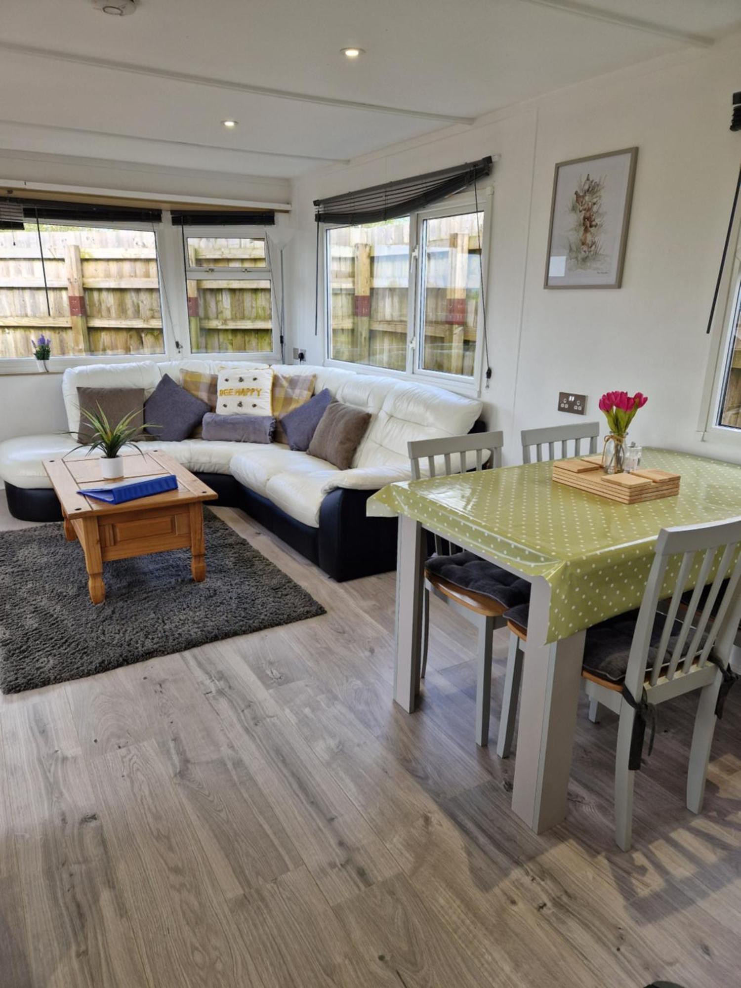 Featheredge Corner Lodge Wells Esterno foto
