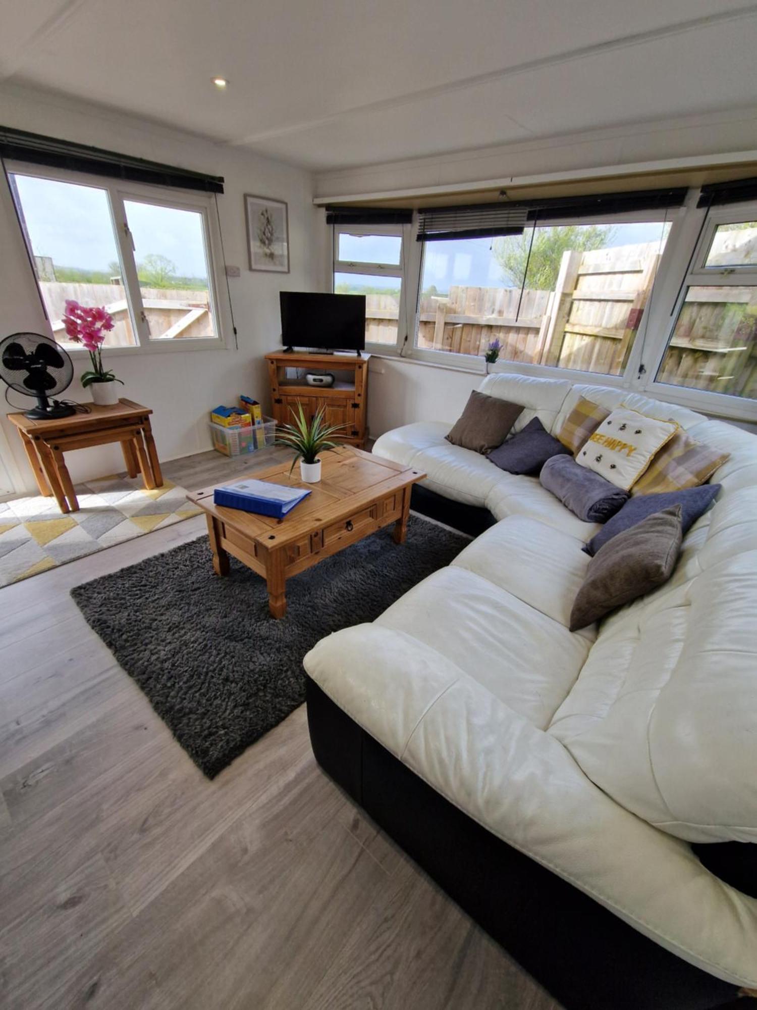 Featheredge Corner Lodge Wells Esterno foto