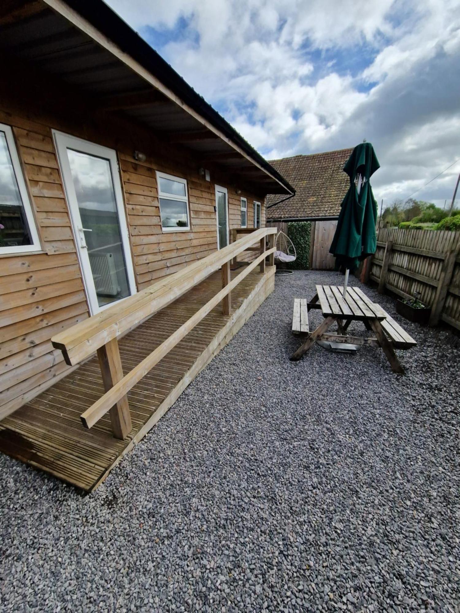 Featheredge Corner Lodge Wells Esterno foto